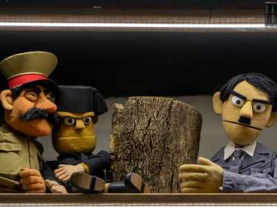 ...e ai tre dittatori Stalin, Hitler e Mussolini